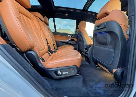 2017 Mercedes-Benz C 300 z USA, uszkodzony, nr VIN WDDWJ4JB8HF552732